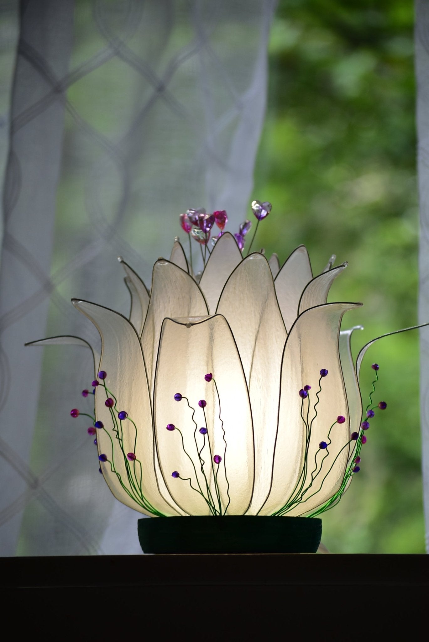 lampada da tavolo a forma di fiore di loto bianco fatta a mano - Fiorediluce