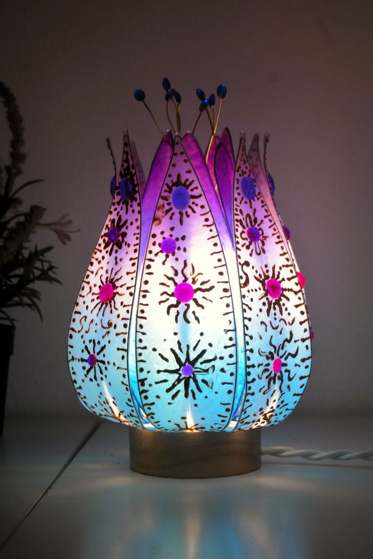 Lampada da tavolo loto azzurro lilla decorato con soli - Fiorediluce