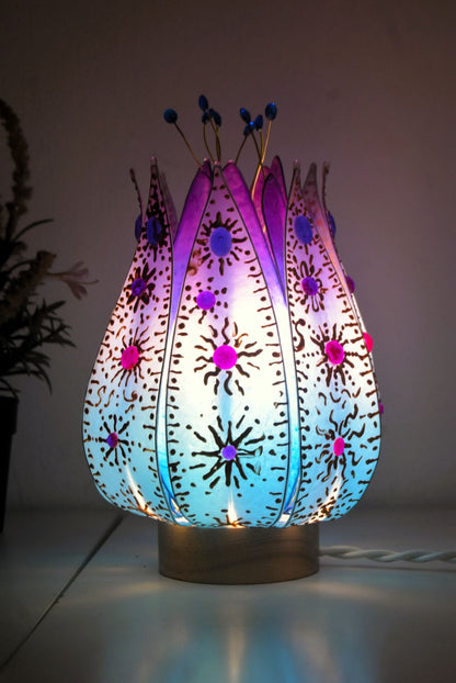 Lampada da tavolo loto azzurro lilla decorato con soli - Fiorediluce