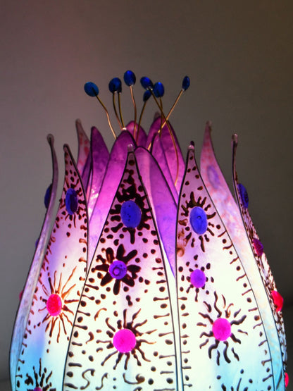Lampada da tavolo loto azzurro lilla decorato con soli - Fiorediluce