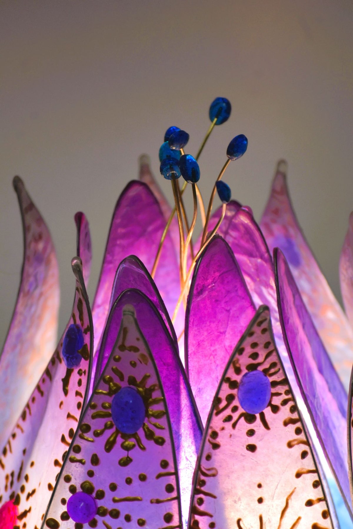 Lampada da tavolo loto azzurro lilla decorato con soli - Fiorediluce
