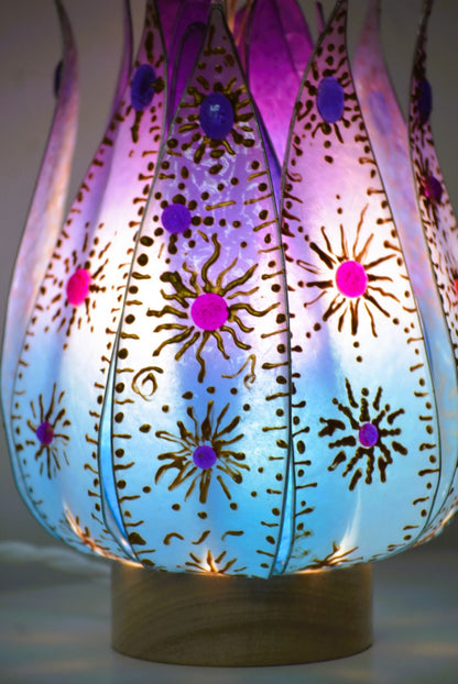 Lampada da tavolo loto azzurro lilla decorato con soli - Fiorediluce