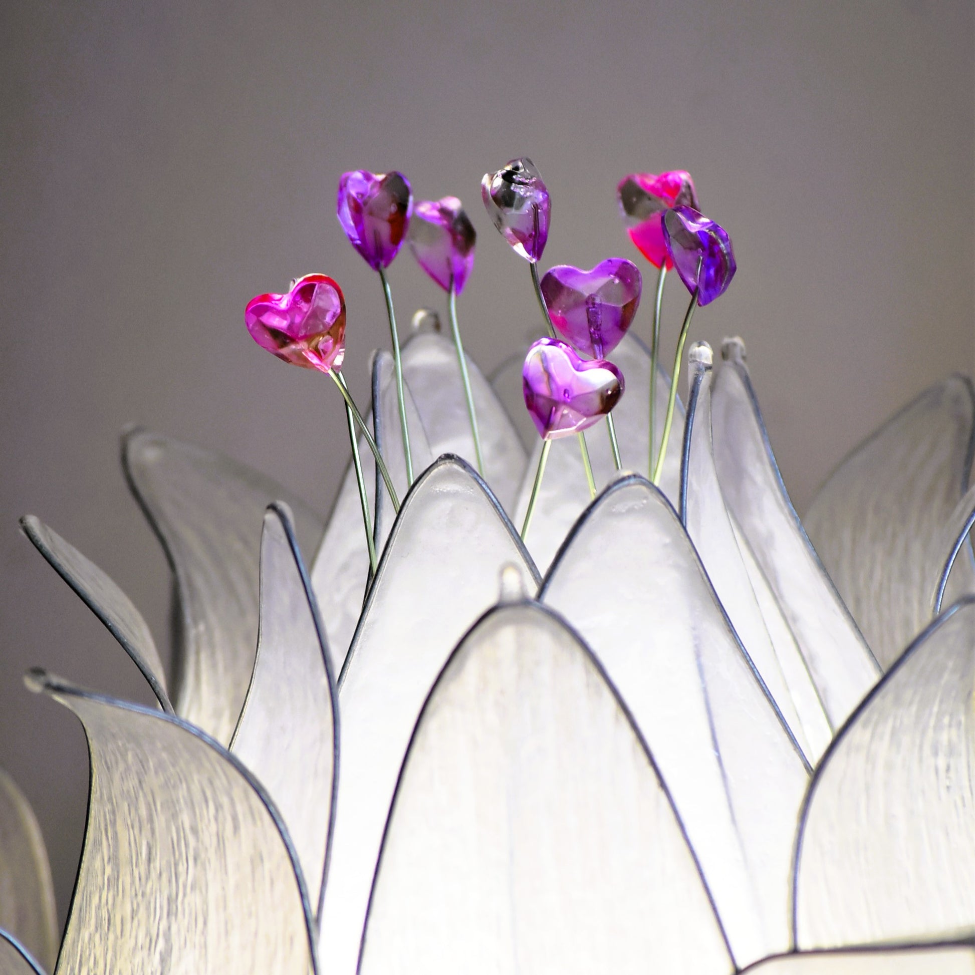lampada da tavolo a forma di fiore di loto bianco fatta a mano - Fiorediluce