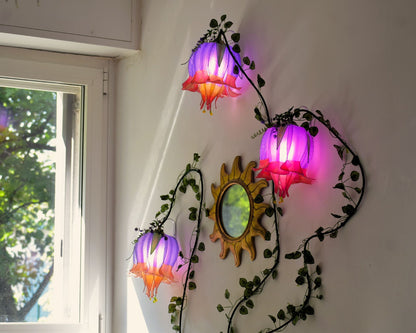 Lampada da muro 3 fiori rampicanti arancio viola fucsia, pronta per la spedizione - Fiorediluce