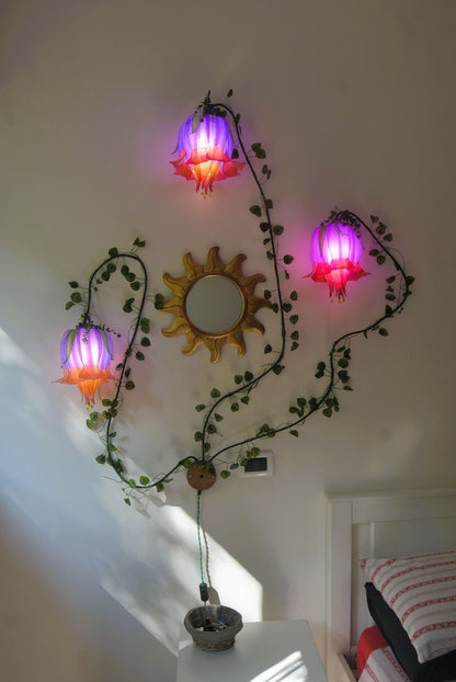 Lampada da muro 3 fiori rampicanti arancio viola fucsia, pronta per la spedizione - Fiorediluce