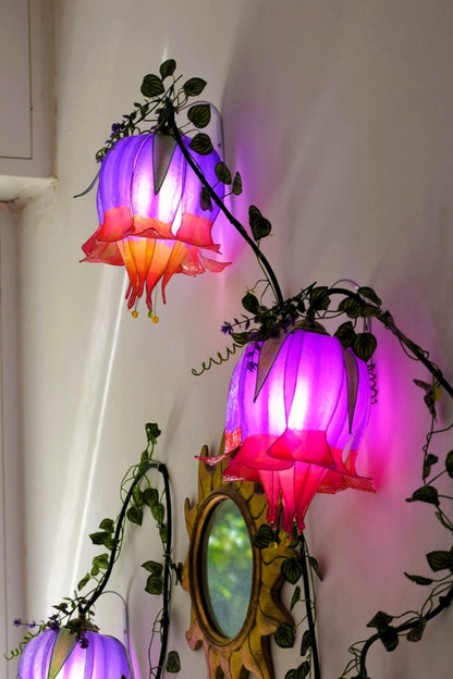 Lampada da muro 3 fiori rampicanti arancio viola fucsia, pronta per la spedizione - Fiorediluce