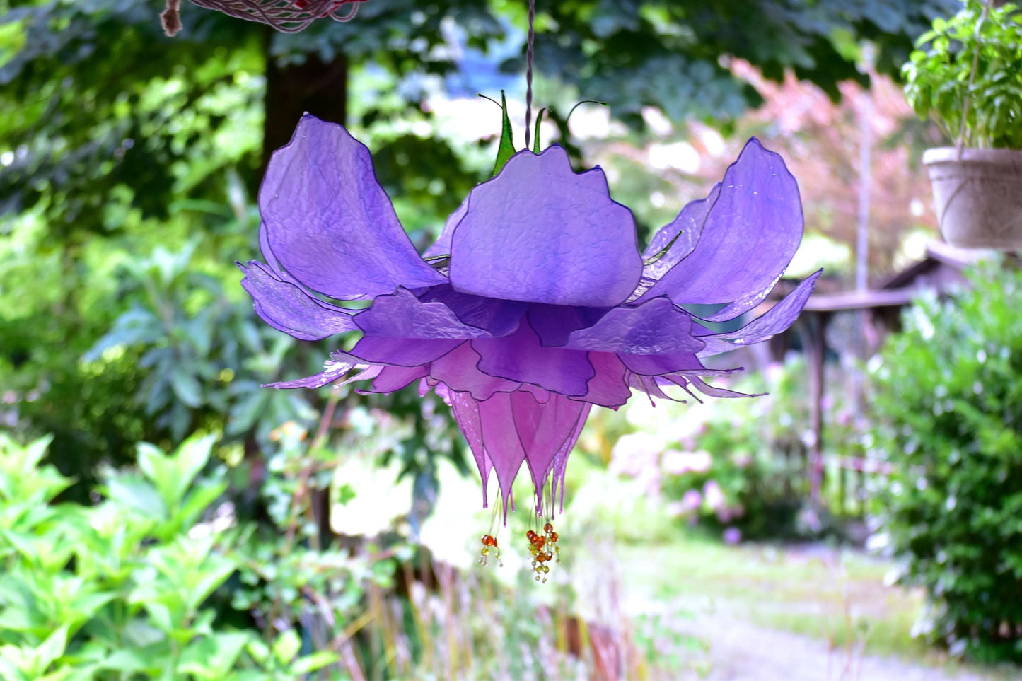 Lampada sospensione fiore viola rosa con 56 petali fatto e dipinto a mano