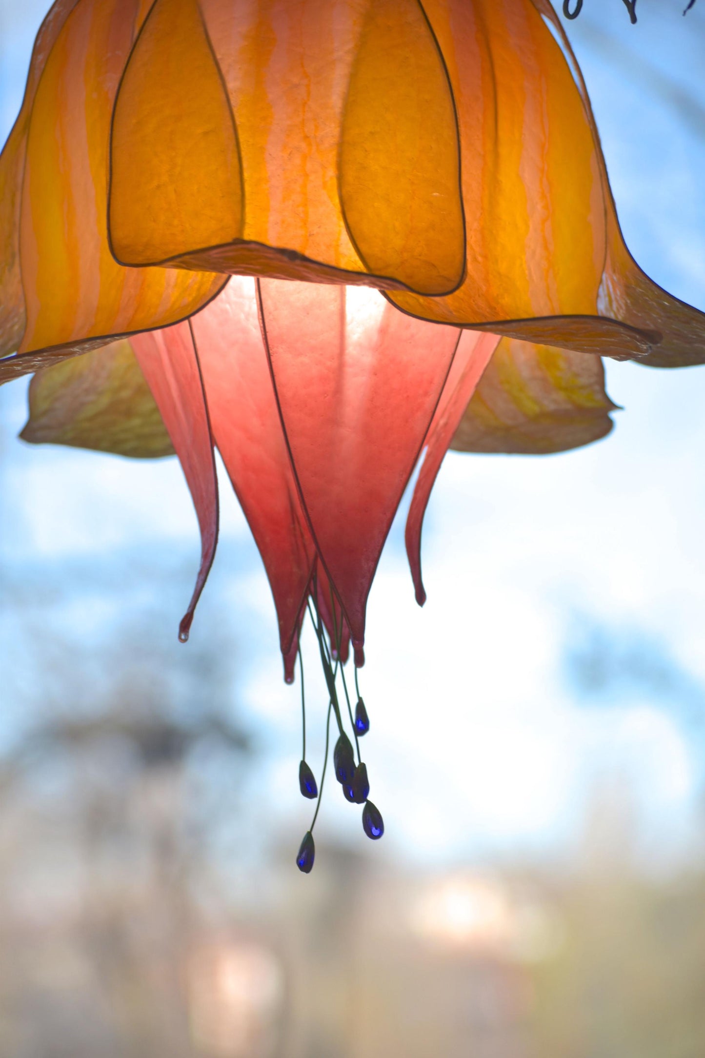 lampada sospensione 3 luci a forma di fiori in resina stile floreale fiabesco