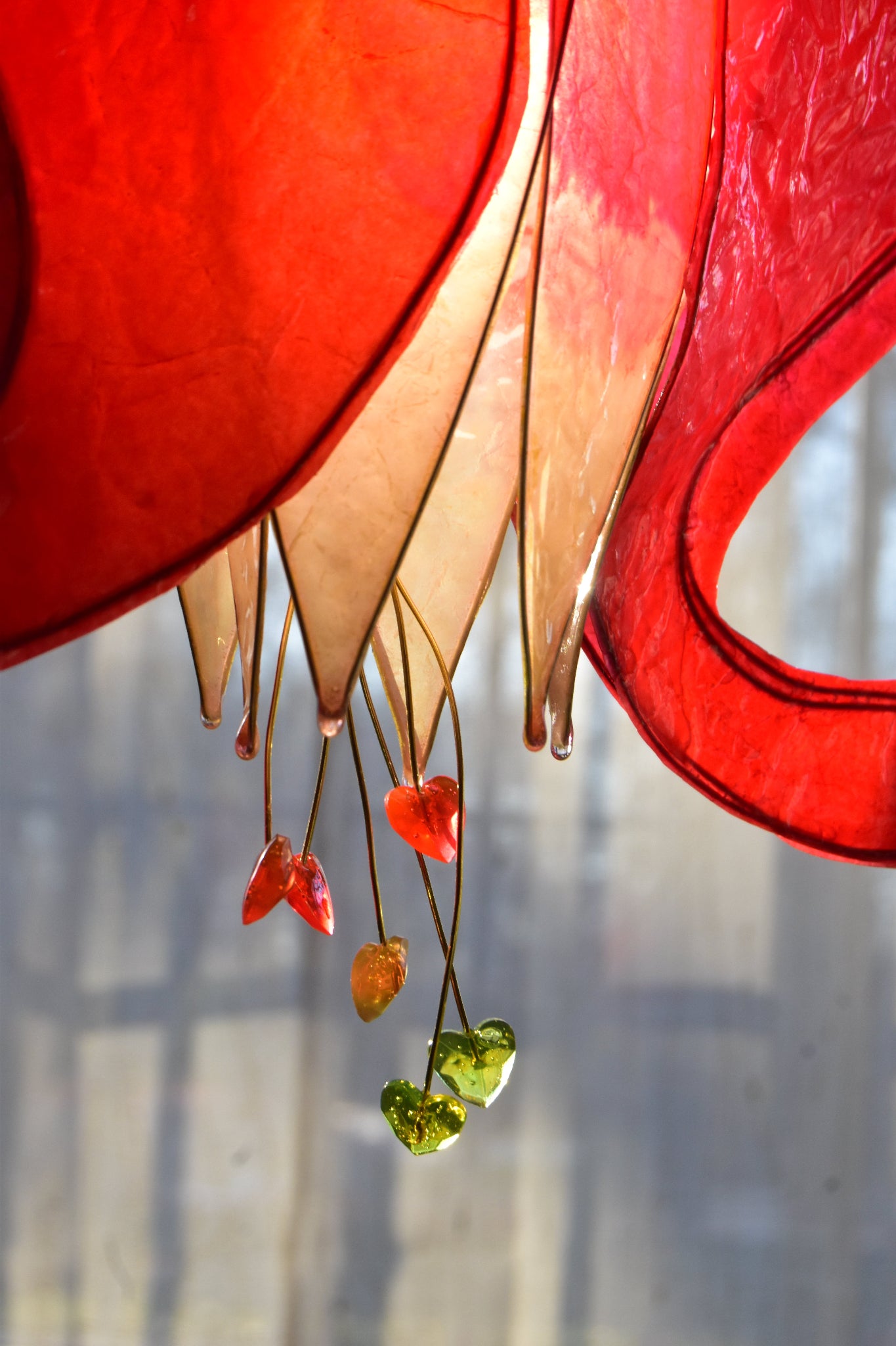 lampadario a 3 luci fiore rosso cuore sanguinante, illuminazione artigianale in resina - Fiorediluce