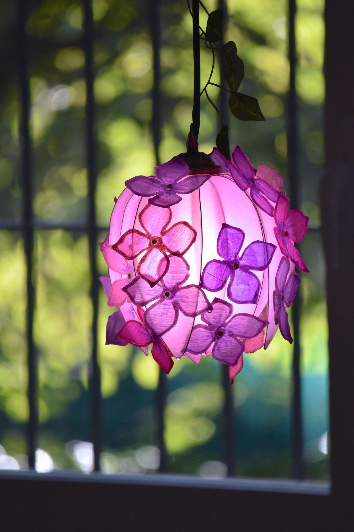 lampada floreale artigianale in resina 3 boccioli da parete o soffitto