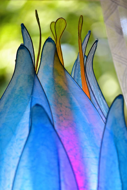 Lampada da terra floreale con 2 luci blu in resina - Fiorediluce