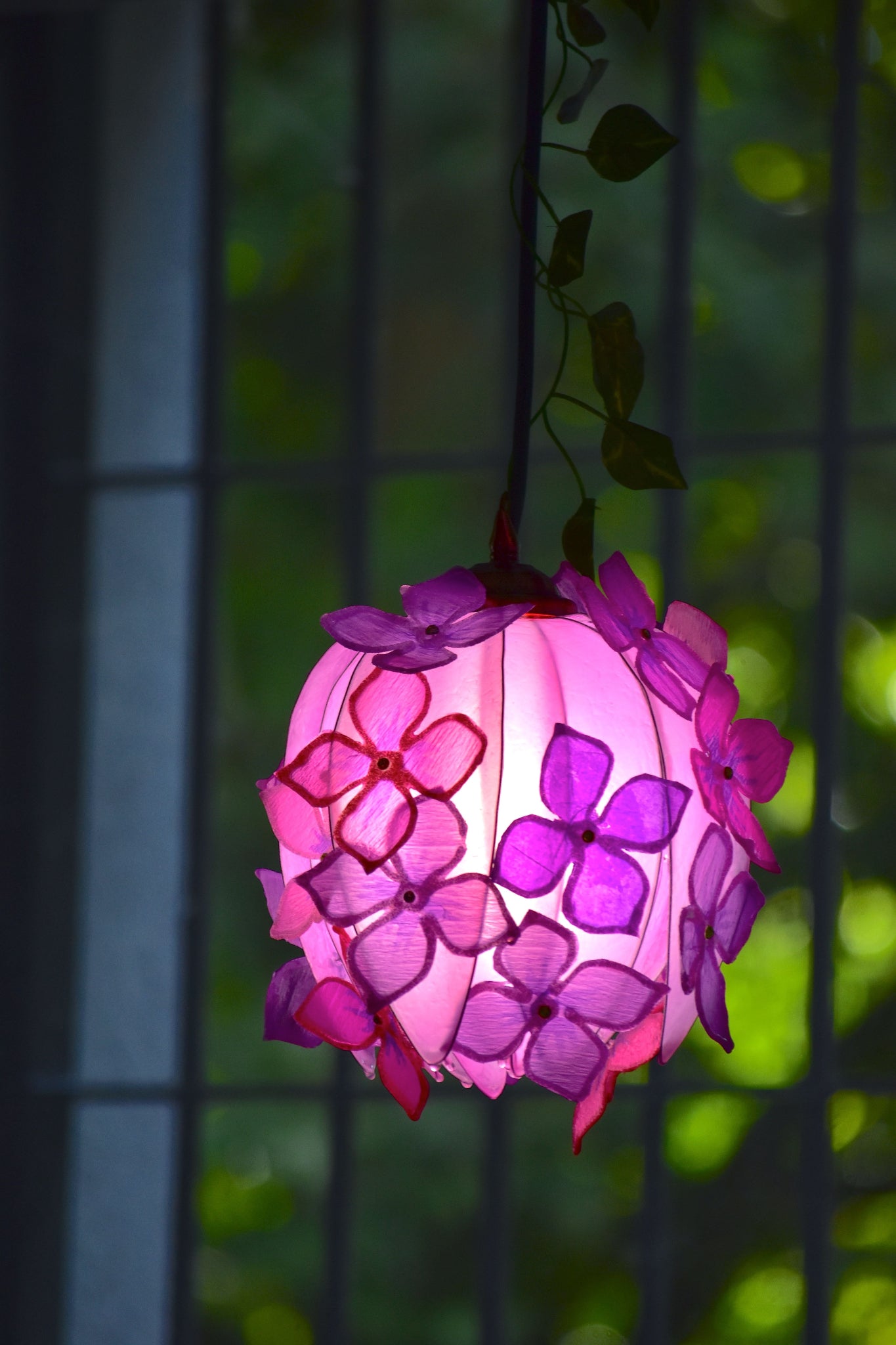 lampada floreale artigianale in resina 3 boccioli a sospensione - Fiorediluce