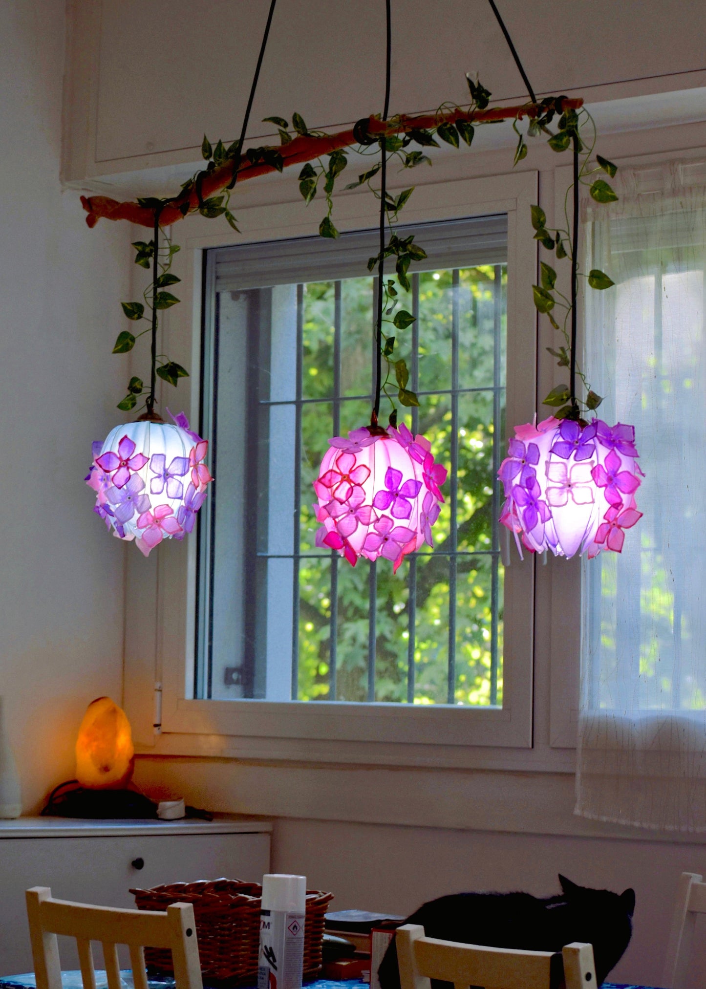 lampada floreale artigianale in resina 3 boccioli a sospensione - Fiorediluce