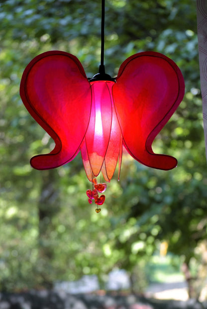 lampadario a 3 luci fiore rosso cuore sanguinante, illuminazione artigianale in resina - Fiorediluce