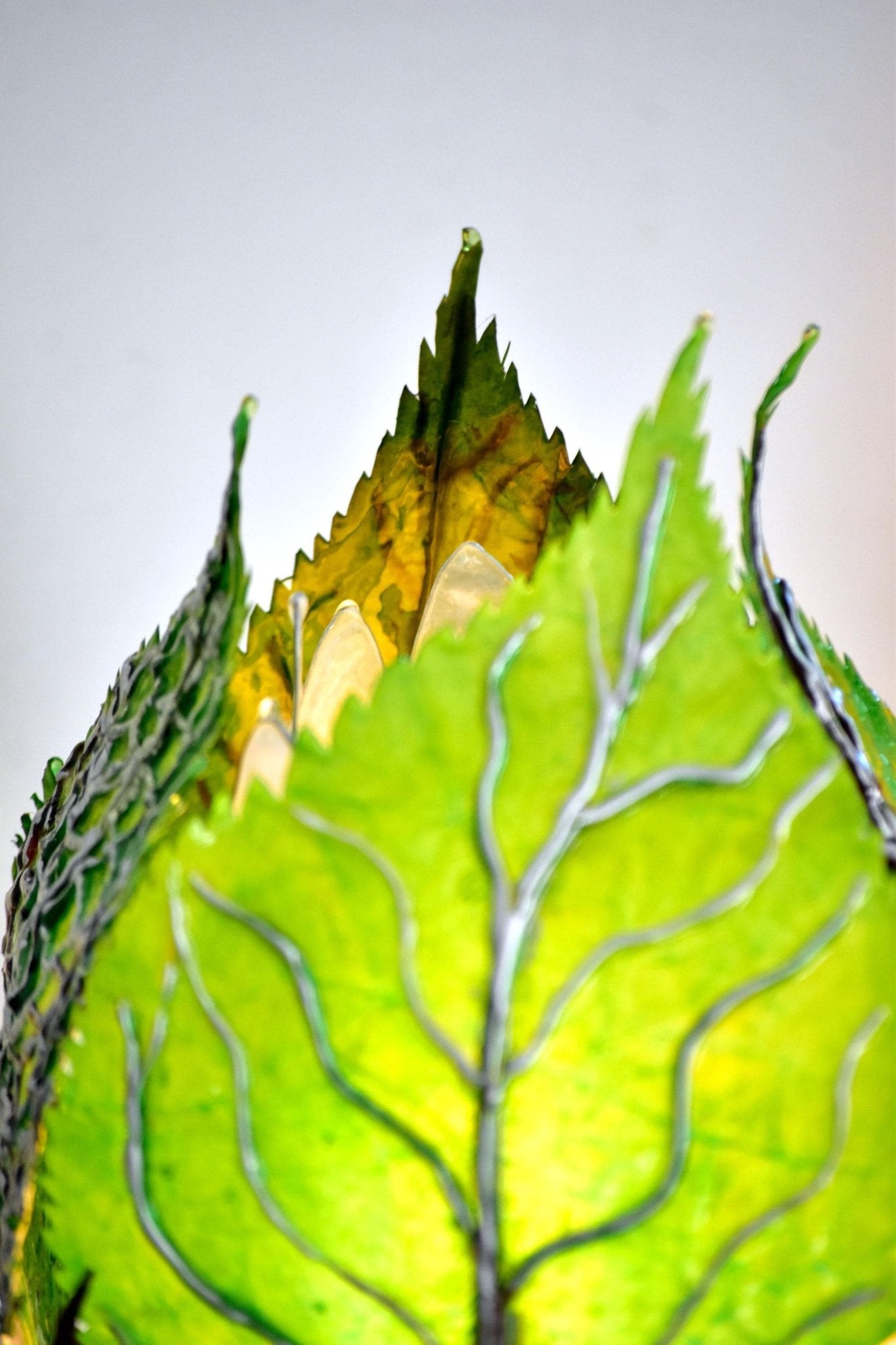 Lampada da tavolo con foglie verdi grandi in resina - Fiorediluce