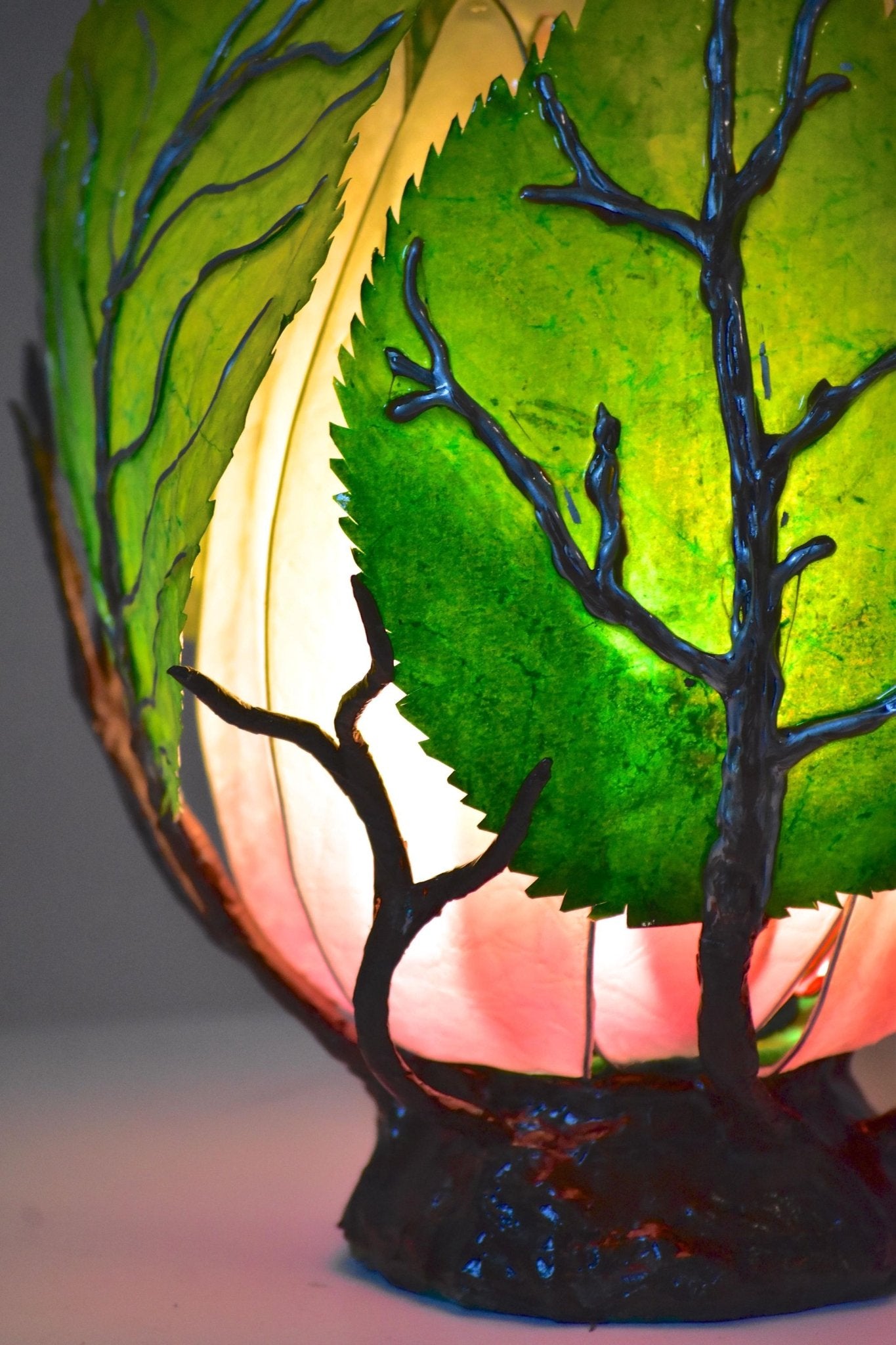 Lampada da tavolo con foglie verdi grandi in resina - Fiorediluce