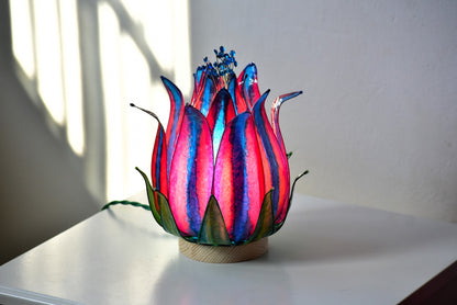 Lampada da tavolo loto blu e rosso fatta e dipinta a mano - Fiorediluce