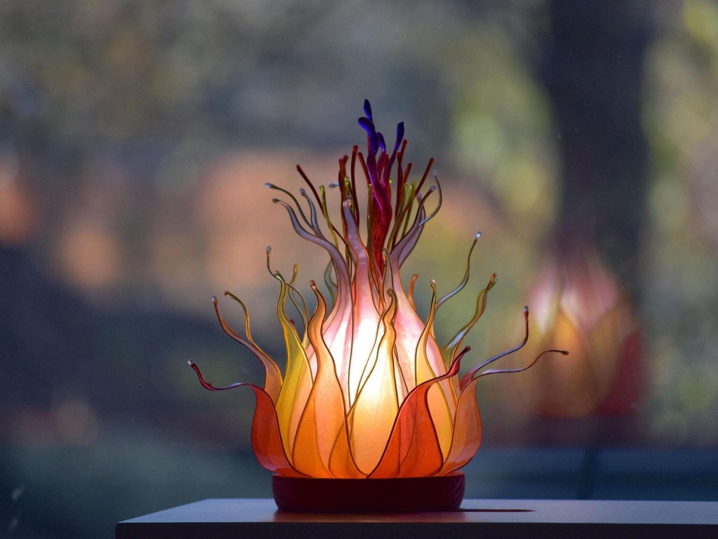 lampada da tavolo arancione fatta e dipinta a mano in resina - Fiorediluce