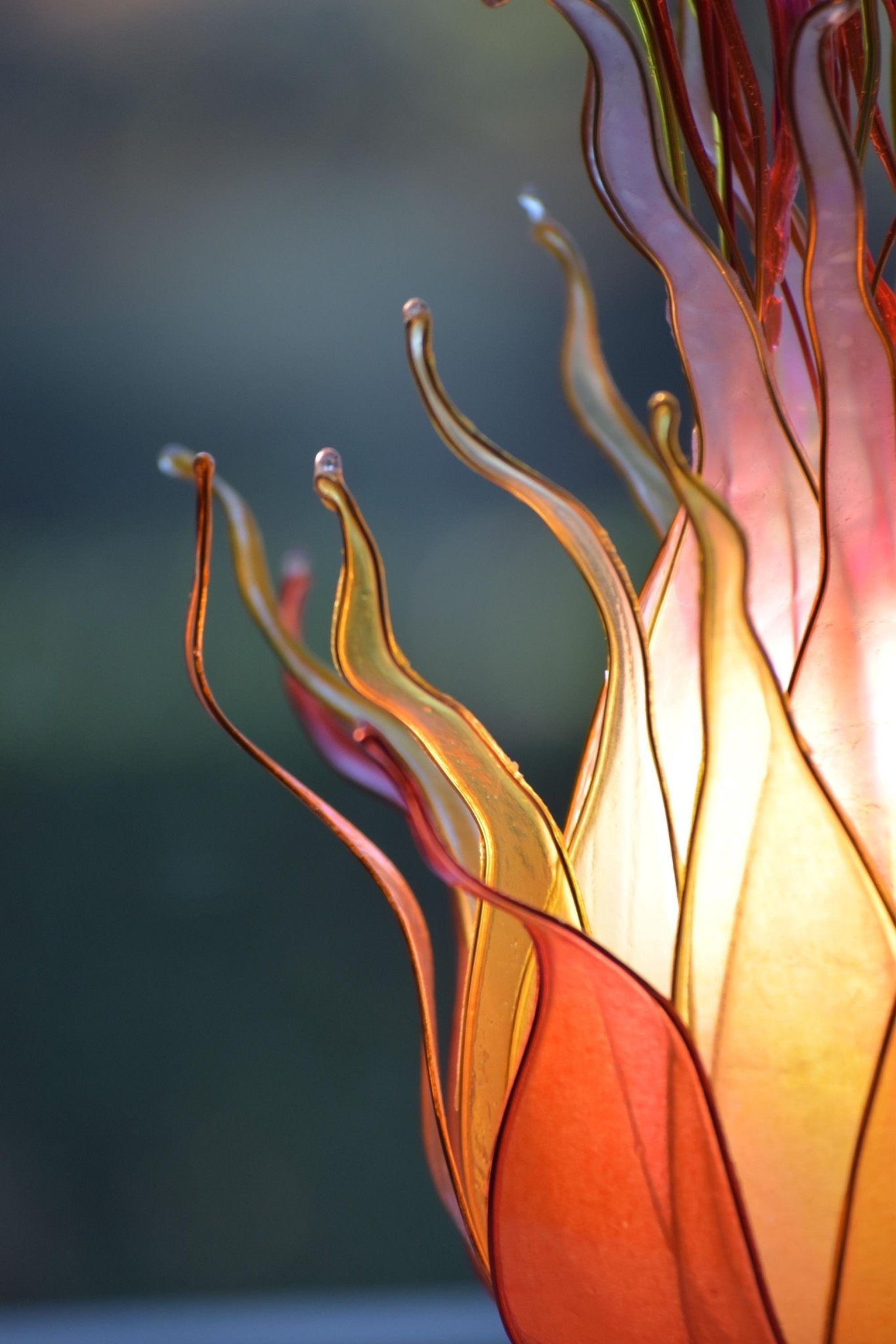 lampada da tavolo arancione fatta e dipinta a mano in resina - Fiorediluce