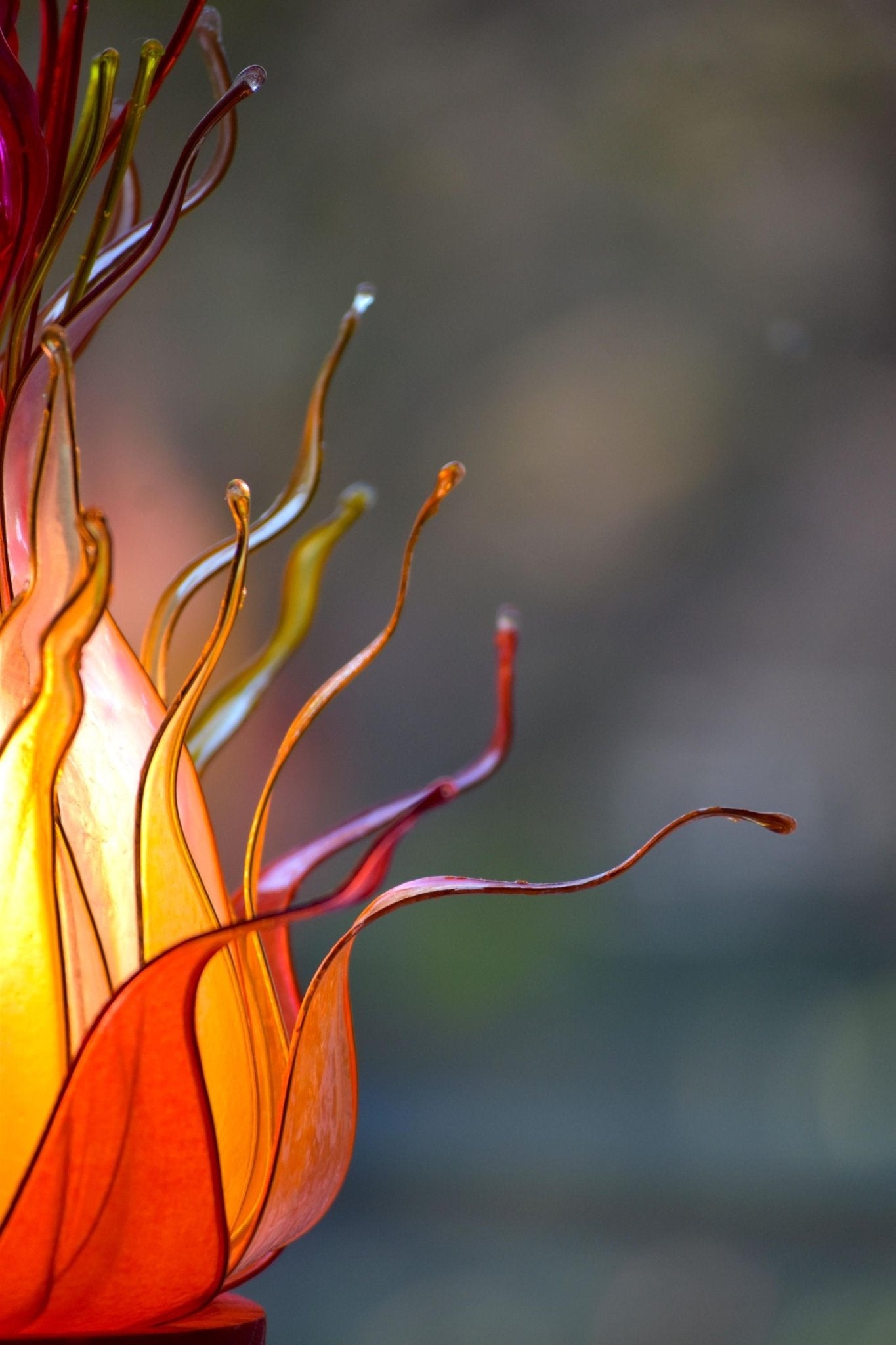 lampada da tavolo arancione fatta e dipinta a mano in resina - Fiorediluce