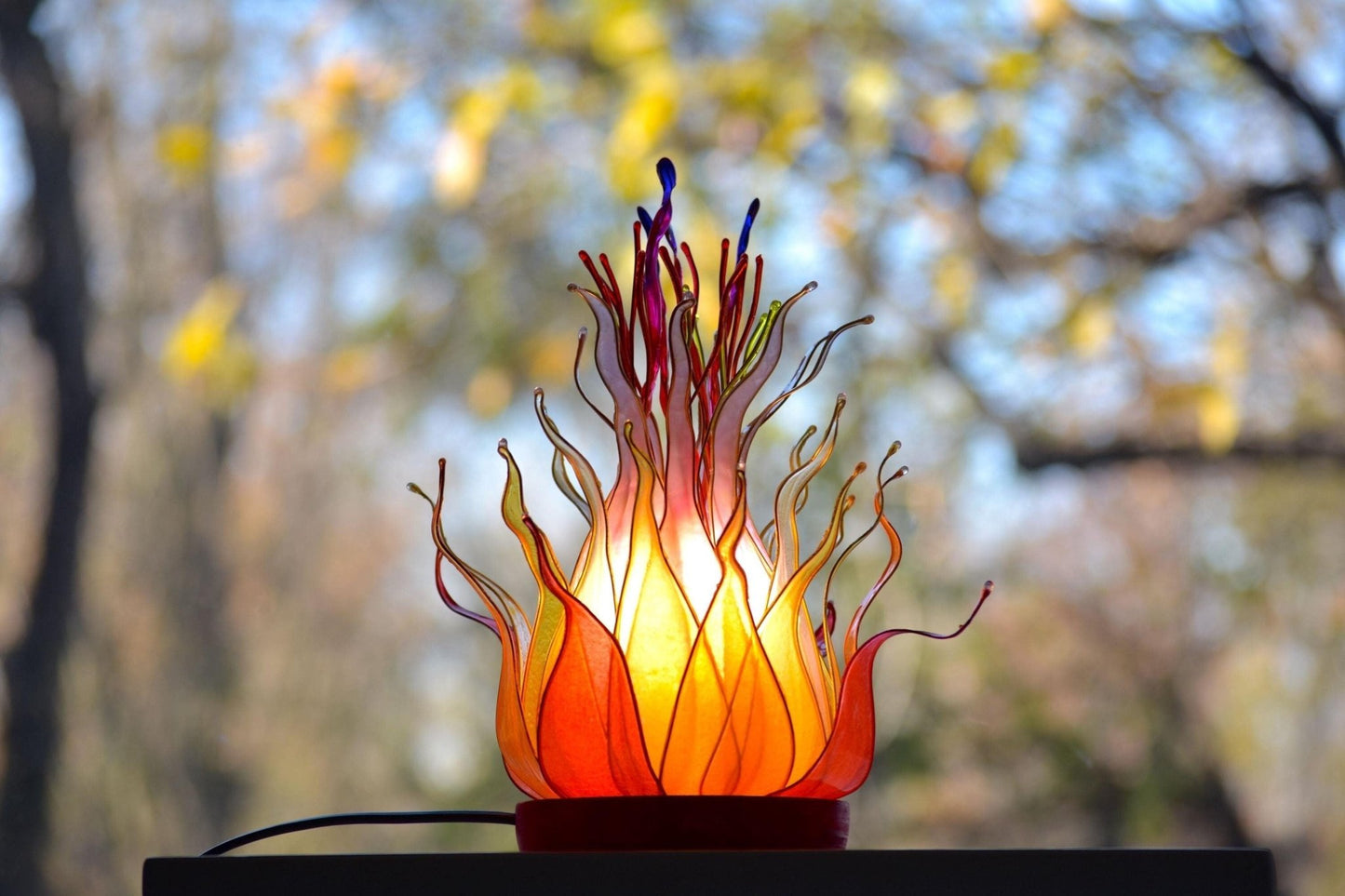 lampada da tavolo arancione fatta e dipinta a mano in resina - Fiorediluce