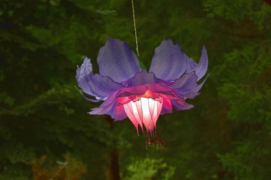 Lampada sospensione fiore viola rosa con 56 petali fatto e dipinto a mano - Fiorediluce