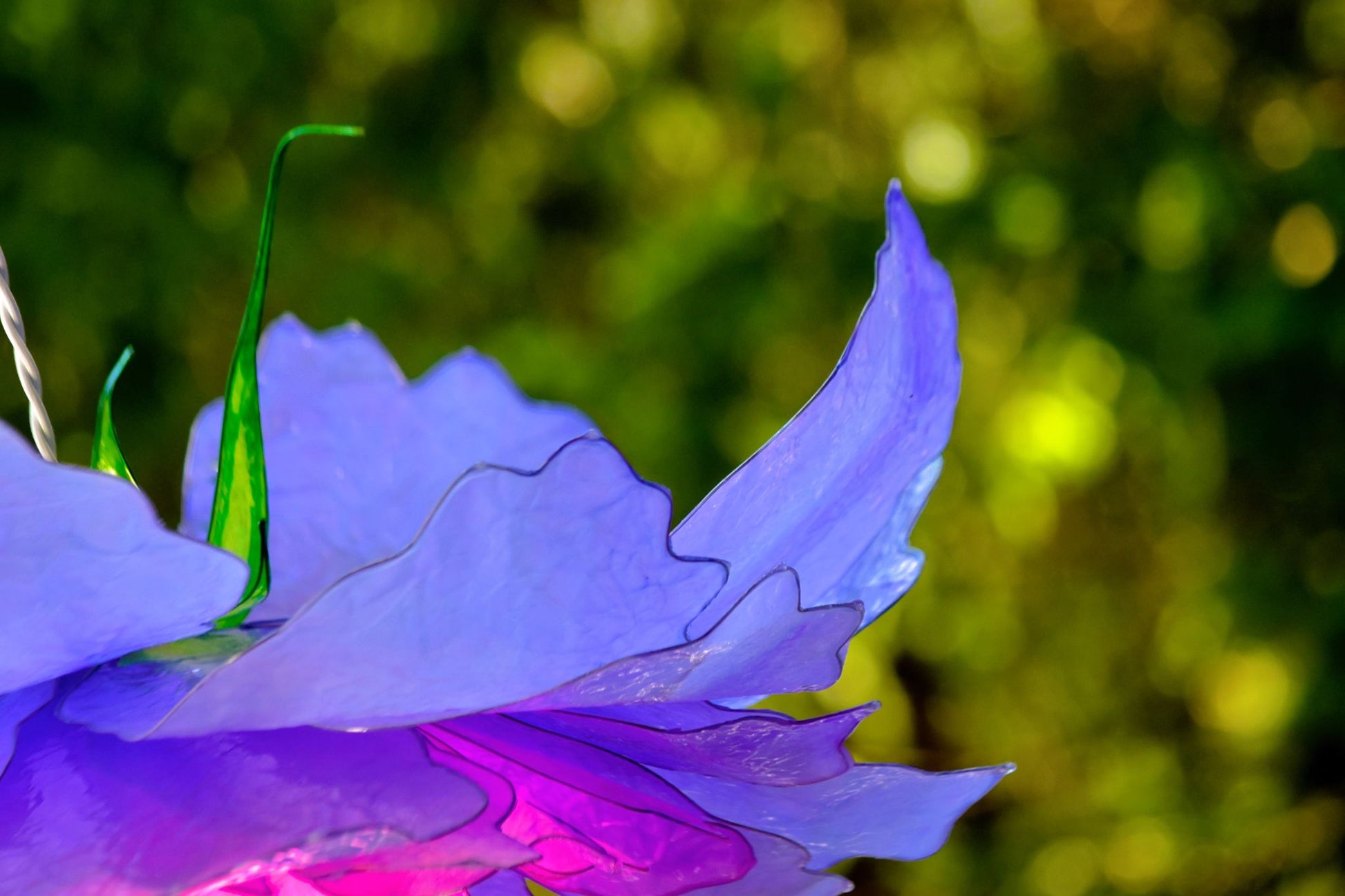 Lampada sospensione fiore viola rosa con 56 petali fatto e dipinto a mano - Fiorediluce