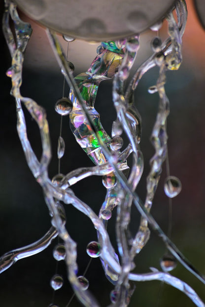 Lampada a sospensione a forma di medusa bianca con tentacoli variopinti - Fiorediluce