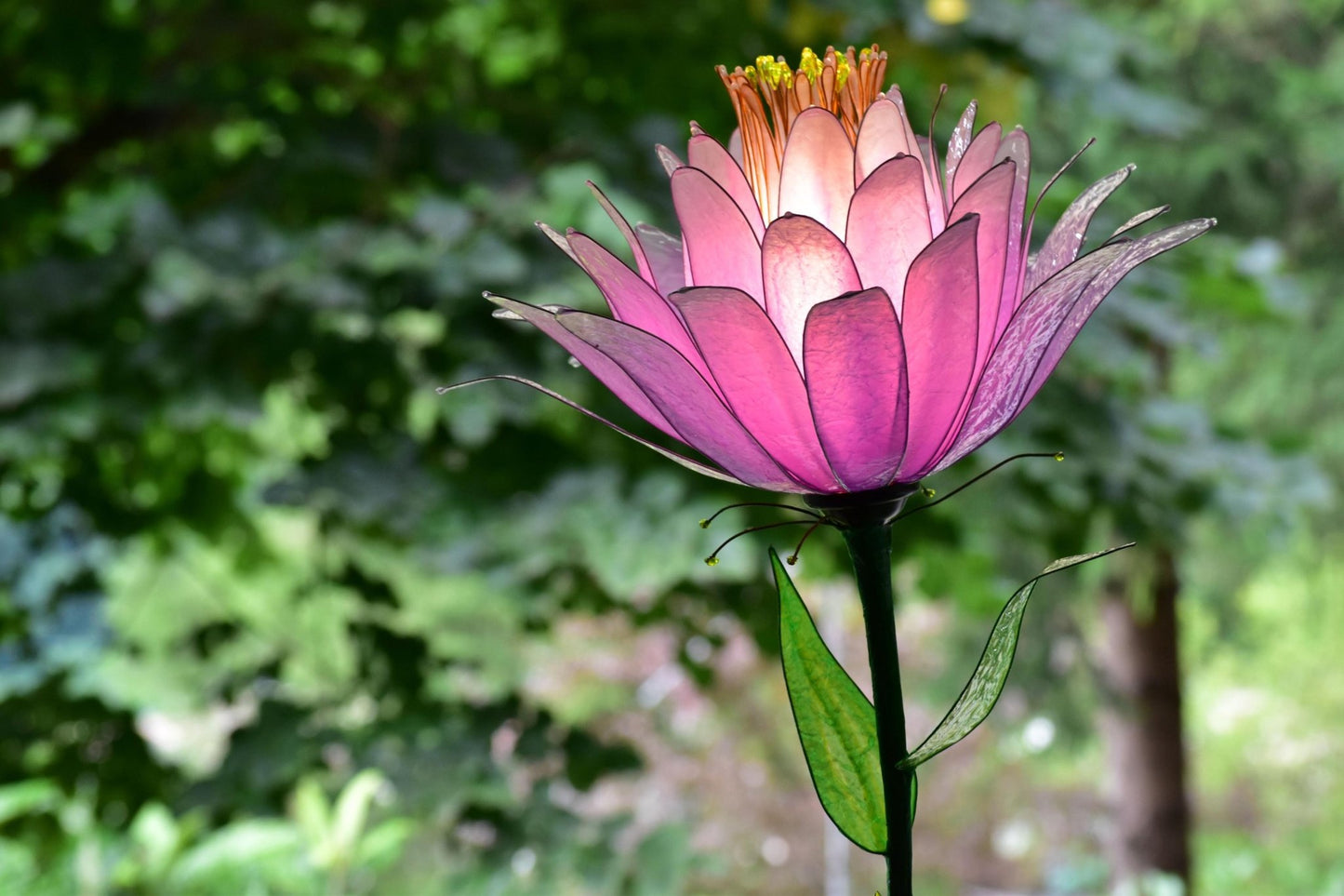 lampada da tavolo rosa decorativa fatta e dipinta a mano in resina - Fiorediluce