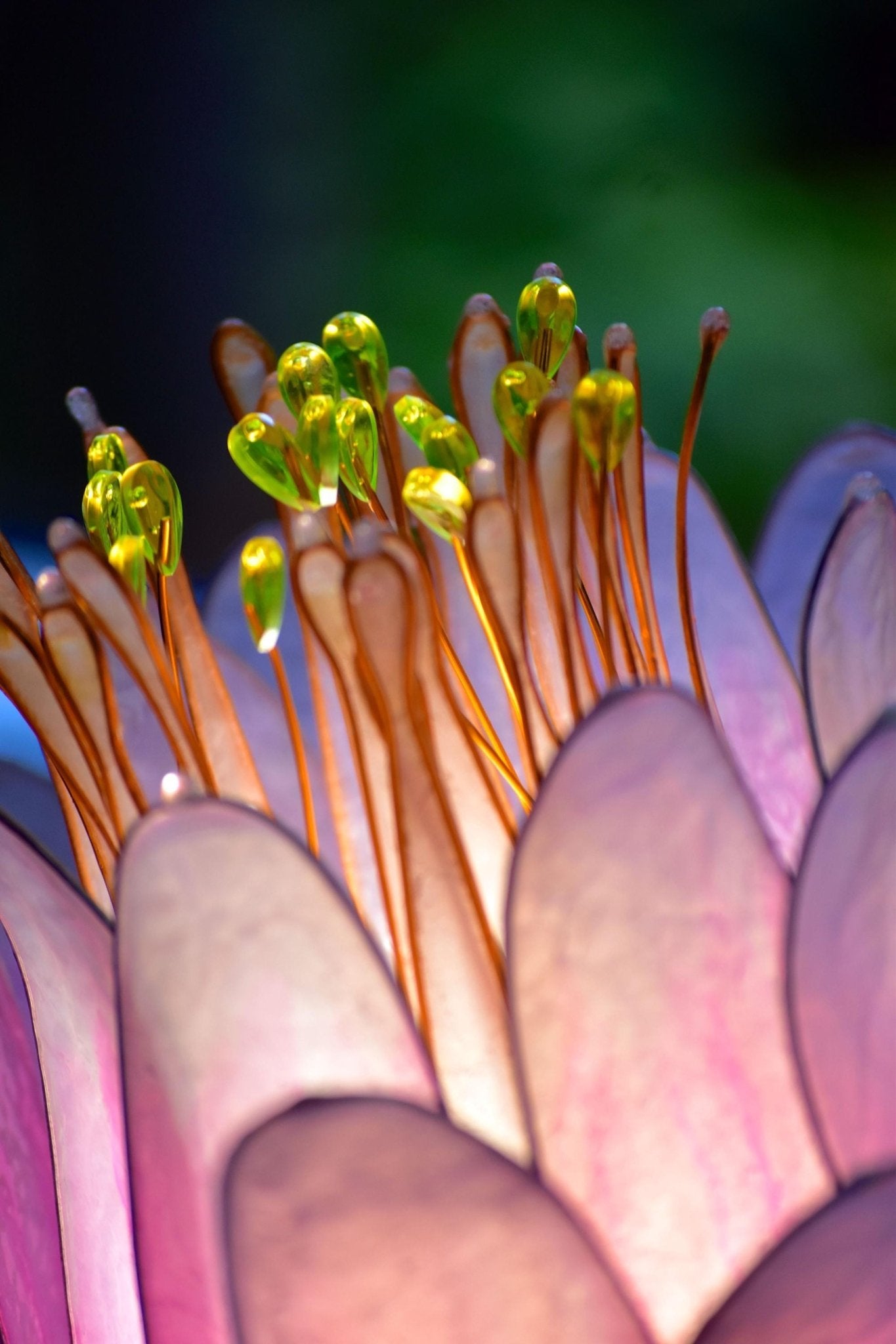 lampada da tavolo rosa decorativa fatta e dipinta a mano in resina - Fiorediluce