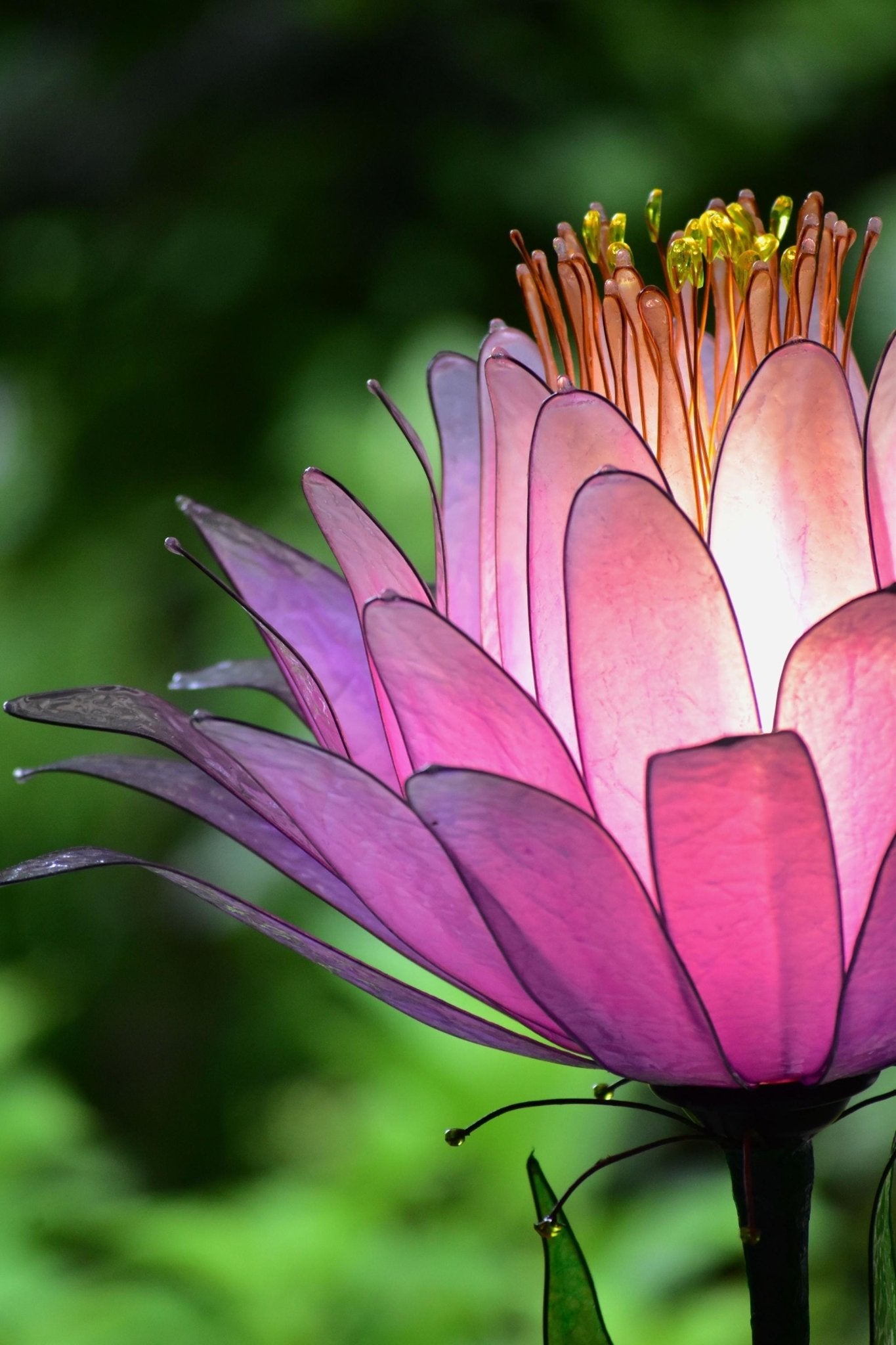 lampada da tavolo rosa decorativa fatta e dipinta a mano in resina - Fiorediluce