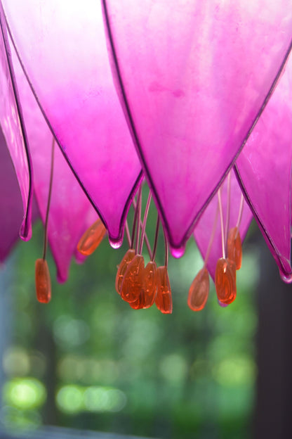 lampada sospensione 3 luci in resina a forma fiore rosa per ambiente romantico - Fiorediluce